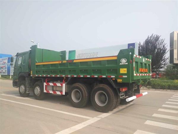 Xe ben HOWO 4 chân thùng vuông nhập khẩu dài 6,4M nhíp 12 lá thùng dày 8x6 bản FULL 2017